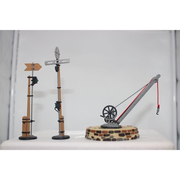 Dept 56 Dickens Village - Queensbridge Railroad Yard - Picture 2 of 8